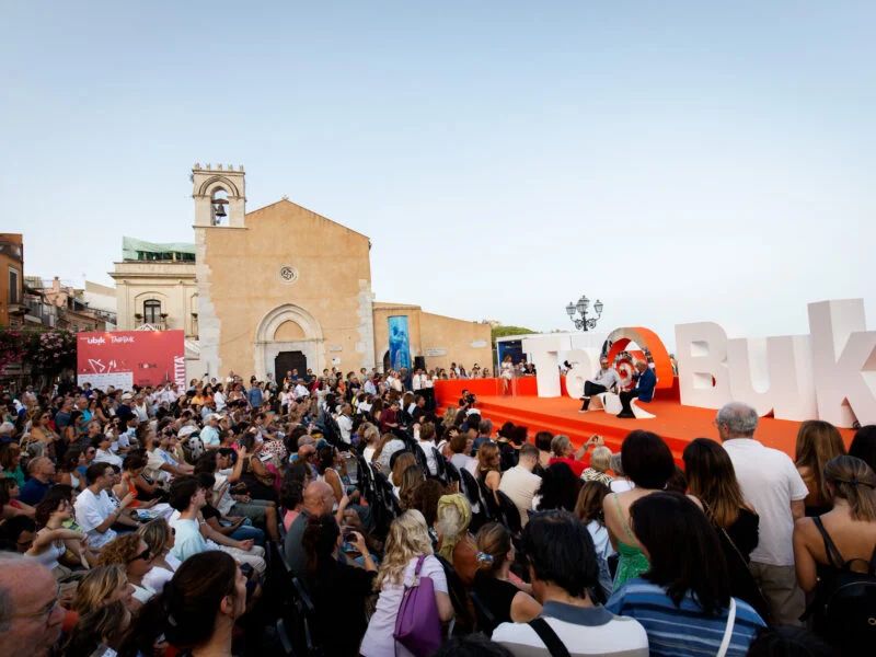 Foto dell'evento Taobuk a Taormina, un esempio di produzione eventi di successo.